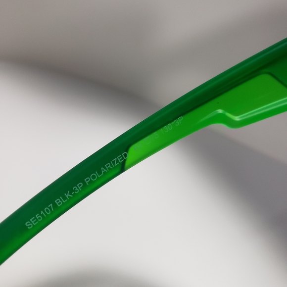 NWT SE5107 Blk/Green authentic Skechers sunglasses with case 😎 - Picture 4 of 8